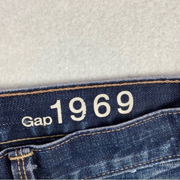 NWOT• GAP Sexy Boyfriend Cut Shorts • Jean Shorts • Factory Distressed - Picture 7 of 16